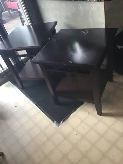 2 tables à café en bois ( noyer) très pesante , View more