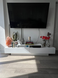 White Wood Tv stand / Media Unit FOR SALE