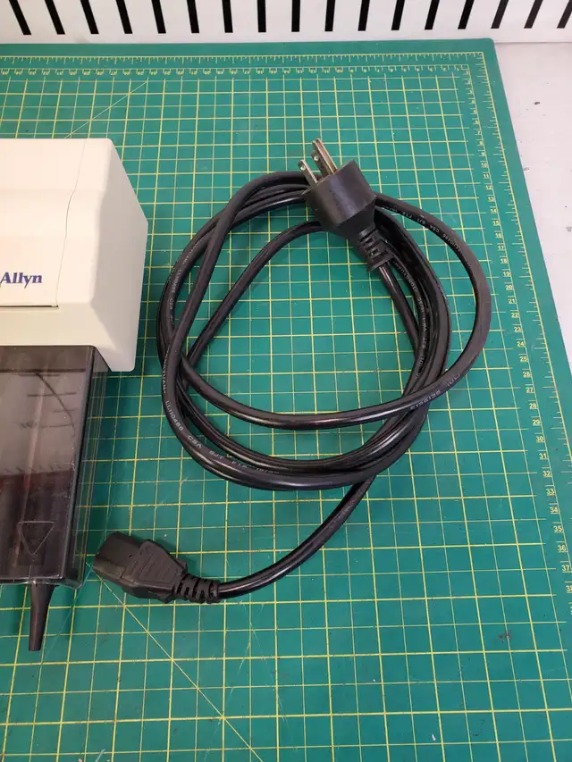 Welch Allyn 767 Series Otoscope & Ophthalmoscope Working W/Heads in Health & Special Needs in Calgary - Image 4