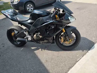 Hey I have 04/05 zx10 looking to trade for a fully stunt bike... I have 5 bikes so im looking to tra...
