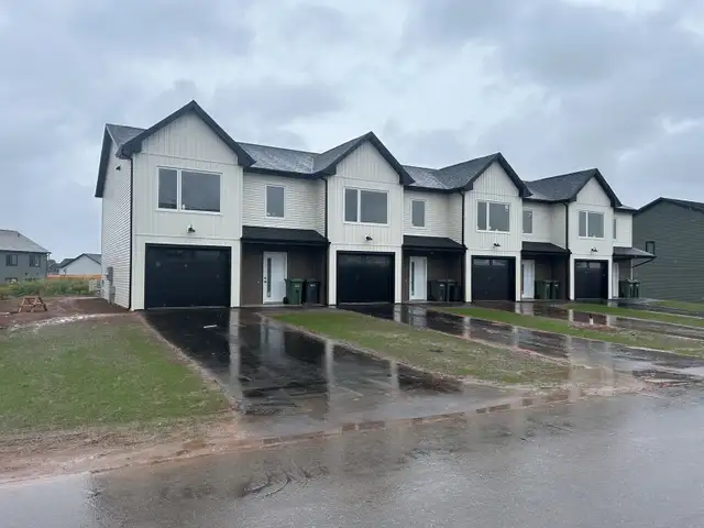 3 Bedroom  townhouse in Stratford. First months rent free! in Long Term Rentals in Charlottetown - Image 2