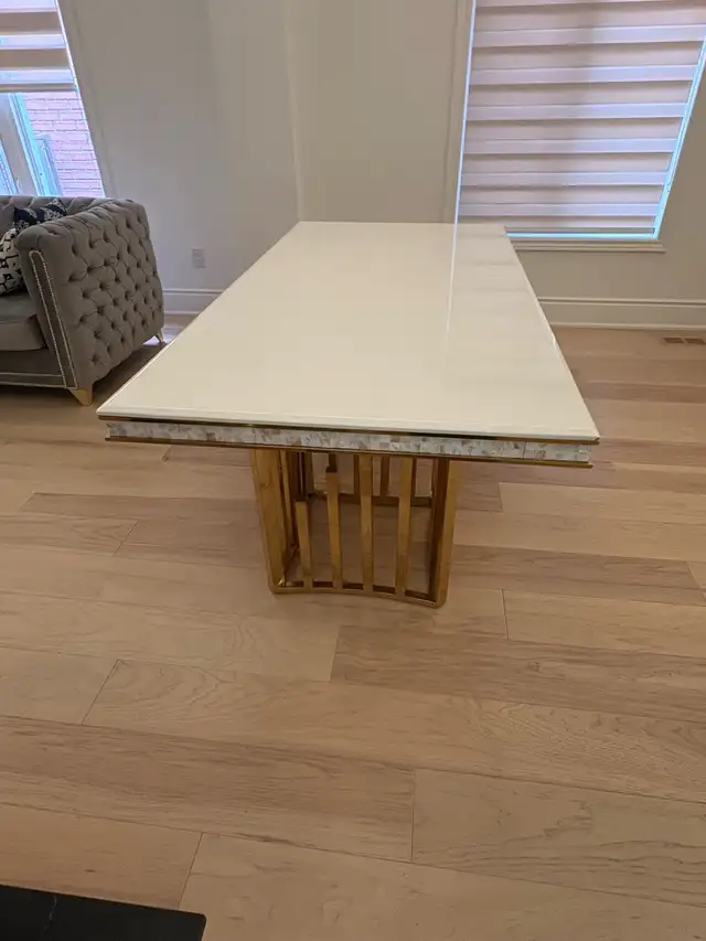 Dining Table in Dining Tables & Sets in City of Toronto - Image 2