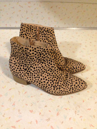 sz 8.5 leopard print zip up boots $6