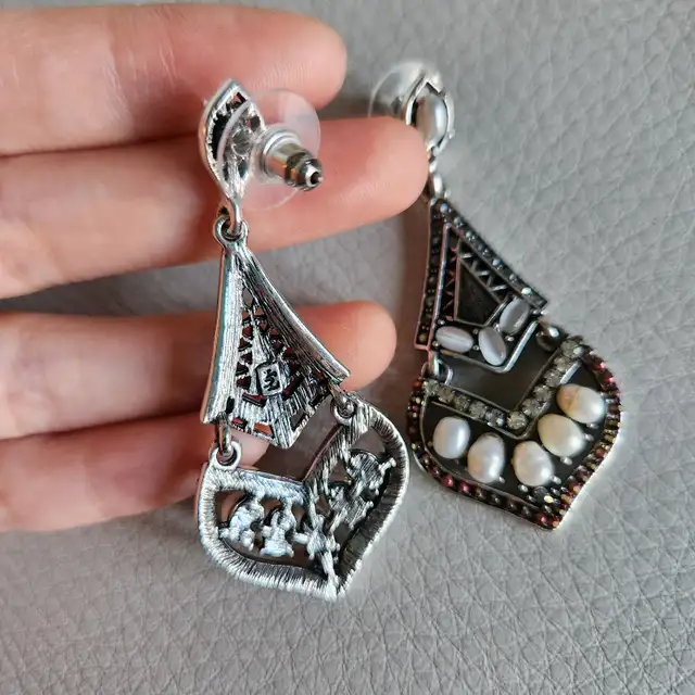 Dangle Classic Earrings With Freshwater Pearl in Jewellery & Watches in Longueuil / South Shore - Image 6