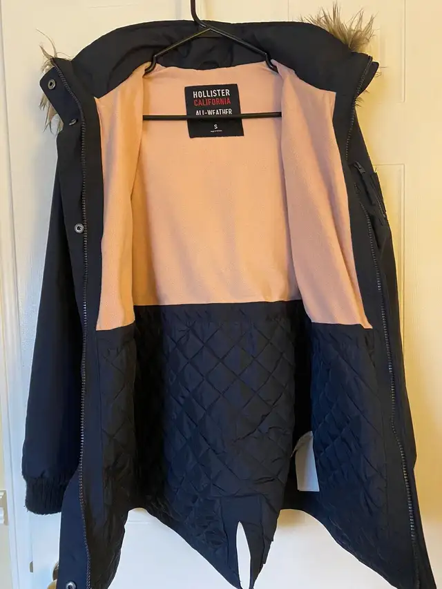MANTEAU PARKA HOLLISTER CALIFORNIA POUR FILLE in Kids & Youth in City of Montréal - Image 4
