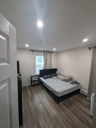 Master bedroom available for rent near downtown Halifax.Close to public transport, shops, parks, gro...