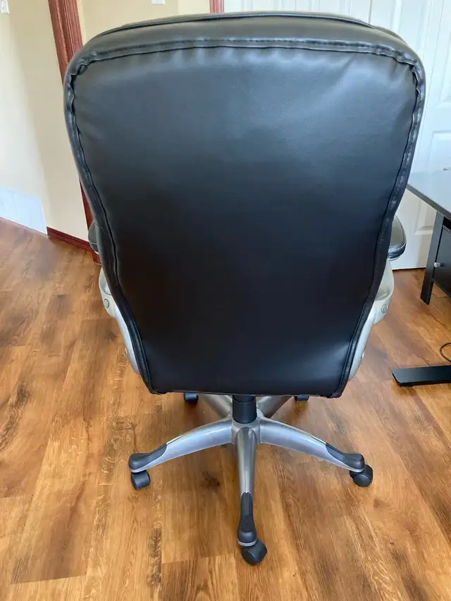 Office Chair Bonded Leather in Chairs & Recliners in Whitehorse - Image 5