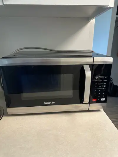 Cuisinart microwave oven. Good condition Smoke, bug, pet free home Pick up is in st James