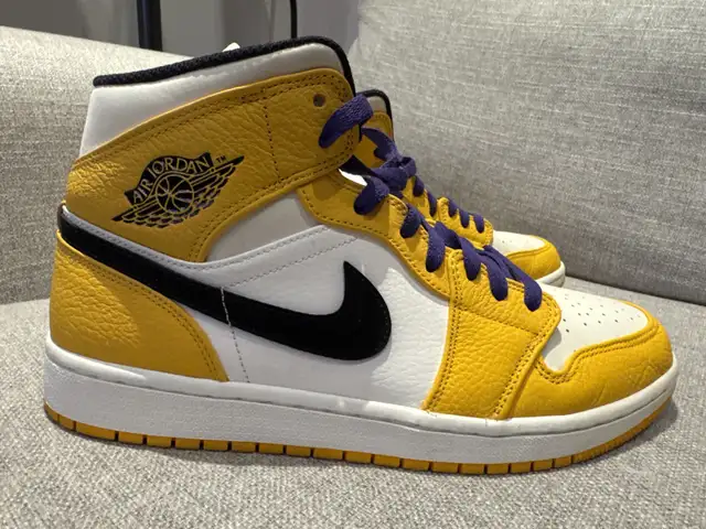 NIKE JORDAN MID SE SIZE 10 UNIVERSITY GOLD / BLACK in Men's Shoes in Markham / York Region - Image 6