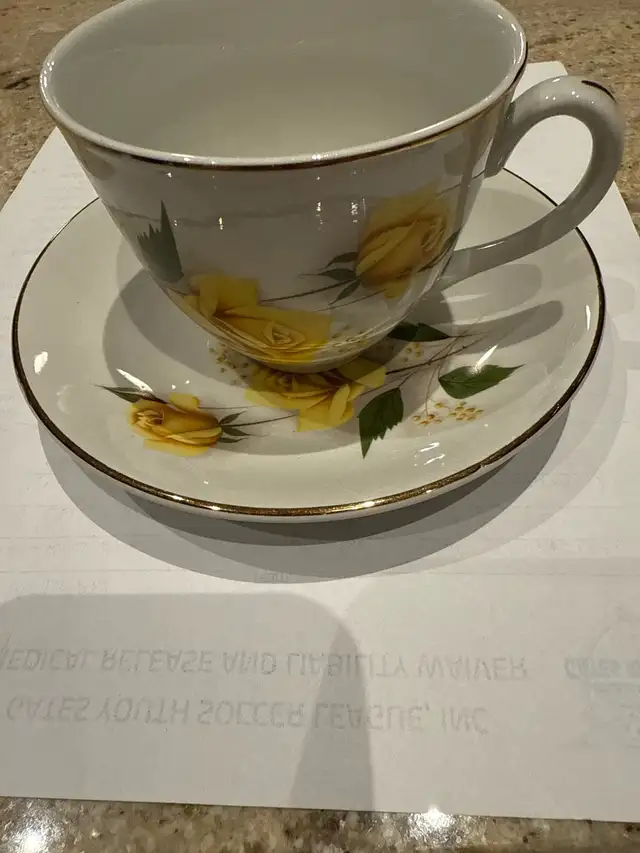 fine bone china with “Japan” on the bottom  in Arts & Collectibles in London - Image 10