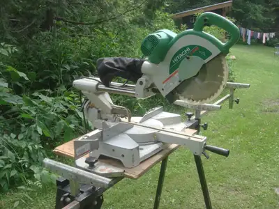 Hitachi C 10FSB sliding compound Mitre Saw. Original owner Excellent working condition Little use $5...