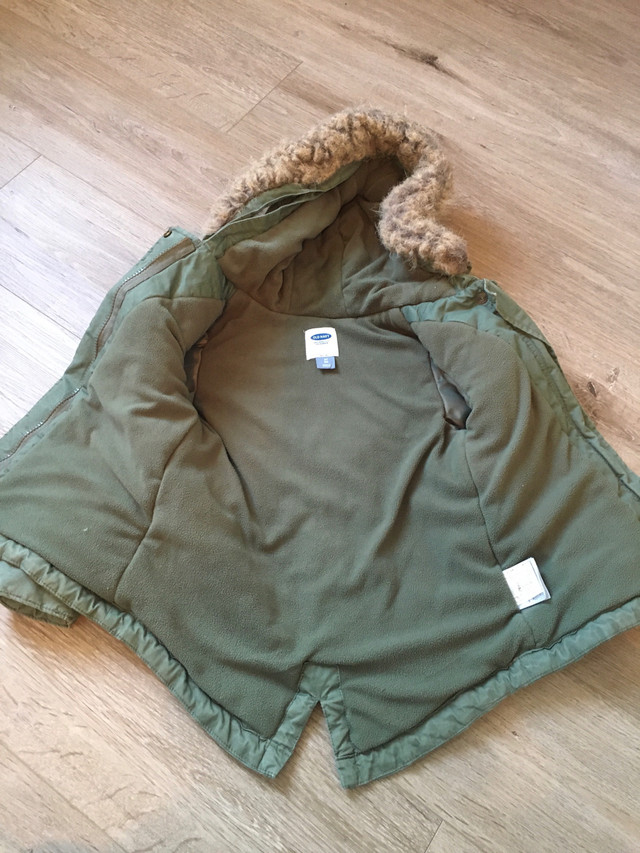 Girls Jacket in Clothing - 5T in Mississauga / Peel Region - Image 2