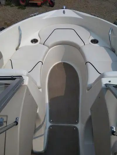 Awesome family boat for sale, great for tubing, wake boarding, fishing. Everything works great and i...