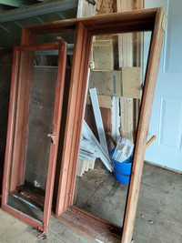 Fenêtre en bois, deux sections