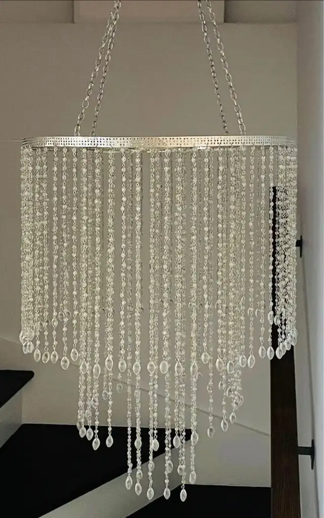Chandelier perlé in Indoor Lighting & Fans in City of Montréal - Image 3