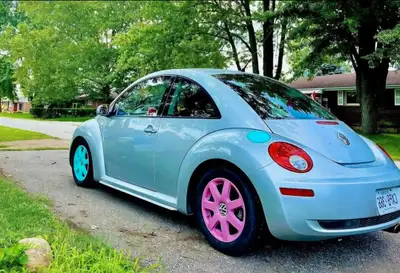 Selling my 2006 Beetle to swap it out for something to pull my camper. About the car: - manual trans...
