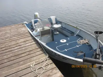 16.8 ft Springbok (1988) with trailer $8500 Aluminum boat, 3 seats plus pedestal seat, 3 batteries,...