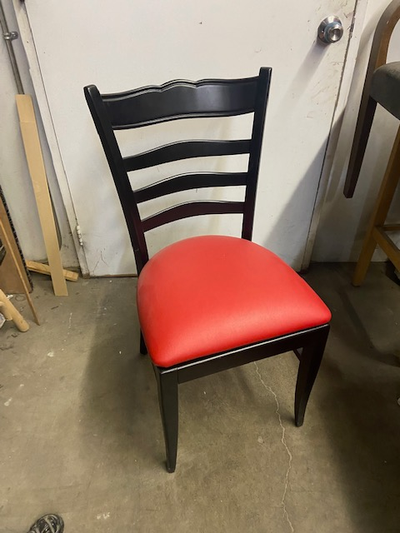 Decor Resto Chaises et Tables est une Entreprise situe au 4655B, Des Grandes Prairies, Saint Leonard...