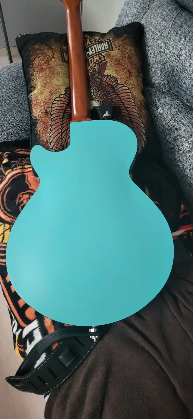 Guitare Godin Montréal Première Laguna blue in Guitars in Laval / North Shore - Image 4