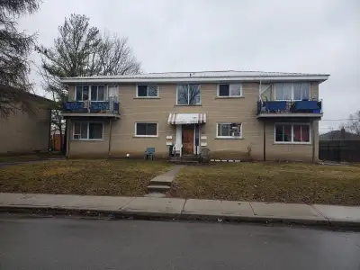99 Sixth ave ,Brantford Room kitchen and bathroom on same level. heat hydro water internet, parking...
