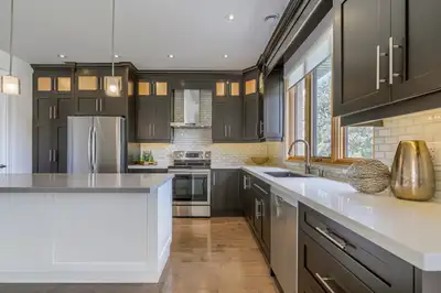 3 Bedroom Apartment walk to Subway