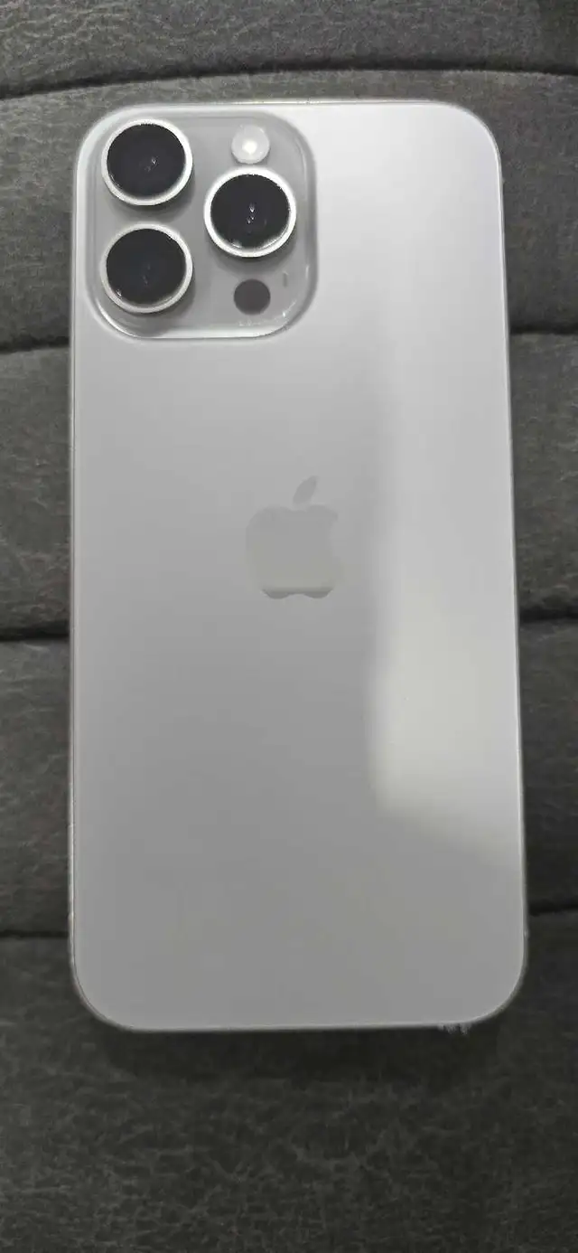 iphone 16 pro max 1tb in Cell Phones in Kitchener / Waterloo - Image 3