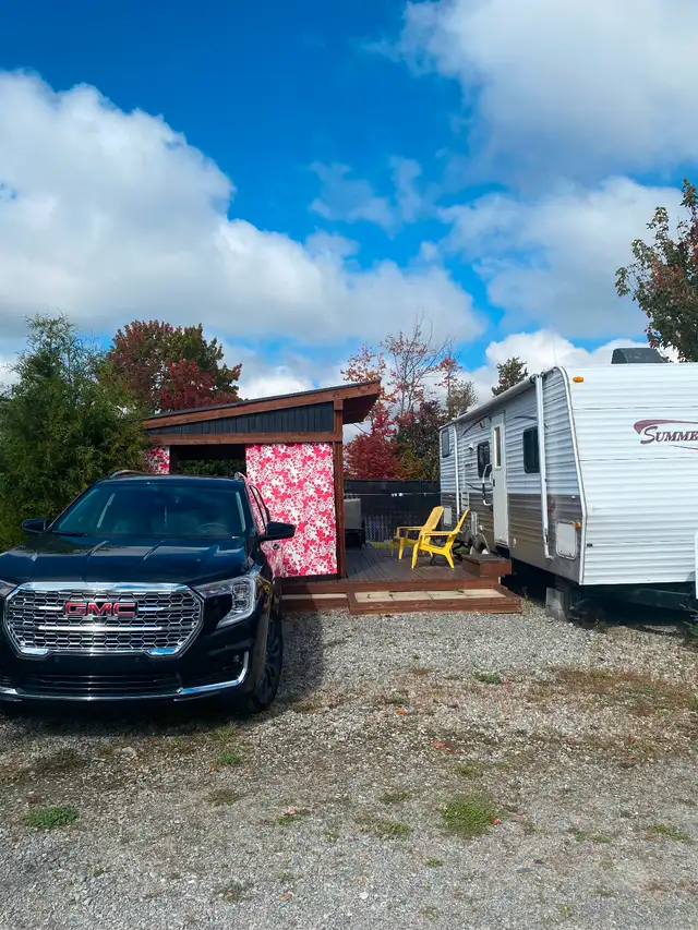Trailer with setup for sale at the Atlantide complex in St-Calixte62863276991362122