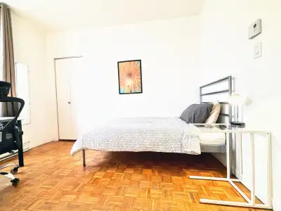 A decent room for one-person occupancy. In a large shared house. Available immediately. Monthly, med...