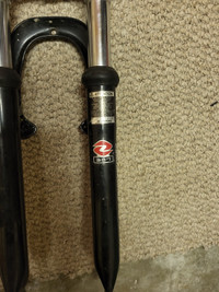 Front suspension fork for mountain bike