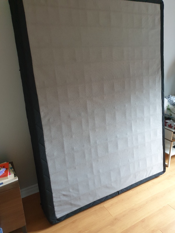 Sealy boxspring sommier and/et metal bed base cadre de lit Lits et matelas Ville de