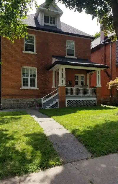 Bright Clean  Quiet & Large Apartment with Parking