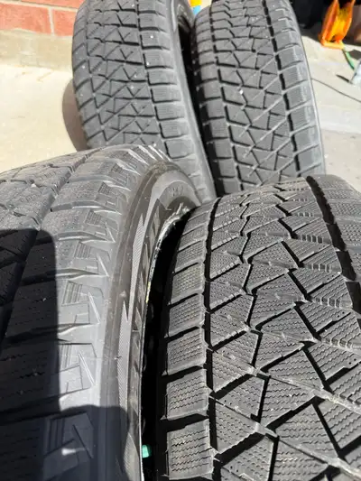 Winter tires and rims For Honda CRV Bridgestone Blizzak 235/55 R19 Excellent condition, used only fo...