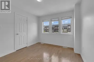 Private Large BR in 4 BR Town..M'sauga/Steeles.Immediately Avail