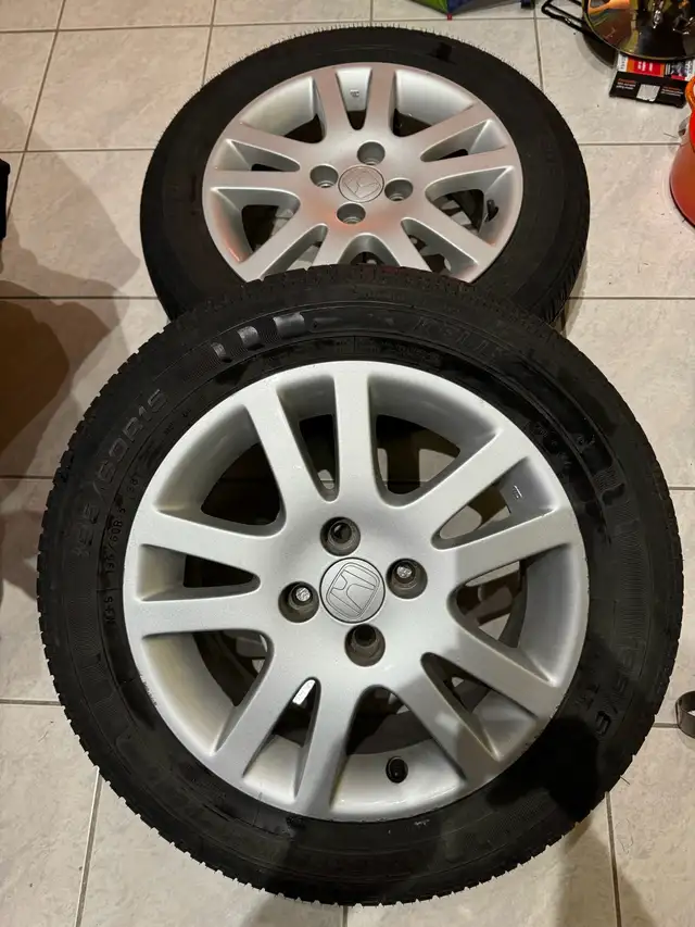 2 pneus 4 saisons/été  195/60/R15 in Tires & Rims in Trois-Rivières - Image 2