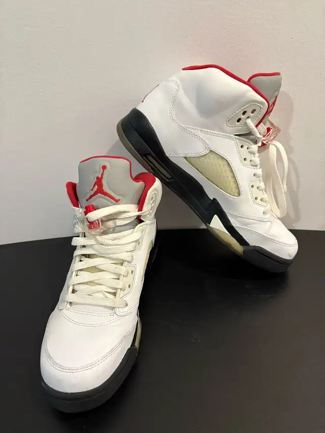 Air Jordan 5 Retro in Men's Shoes in City of Toronto - Image 3