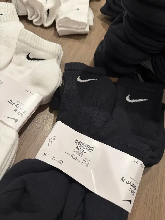 Nike Socks in Other in Kitchener / Waterloo - Image 3