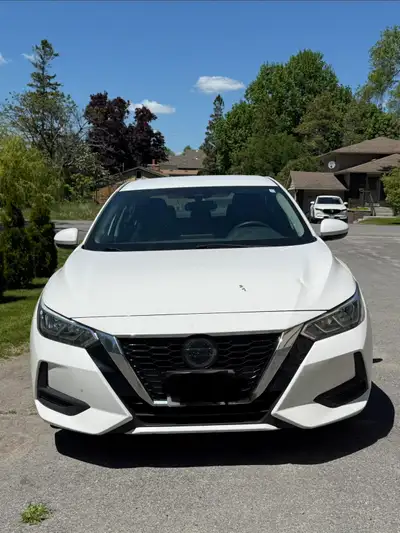 This 2021 Nissan Sentra is a reliable and stylish sedan featuring a fuel-efficient engine, modern in...