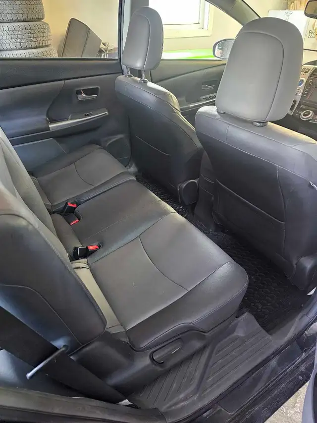 2012 Toyota Prius V511728288227010565