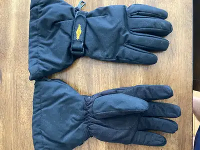 GANT DE MOTO OU VTT DE MARQUE L'ÉCUYER , DOUBLÉ TRÈS PEU SERVI , GRANDEUR LARGE 20$