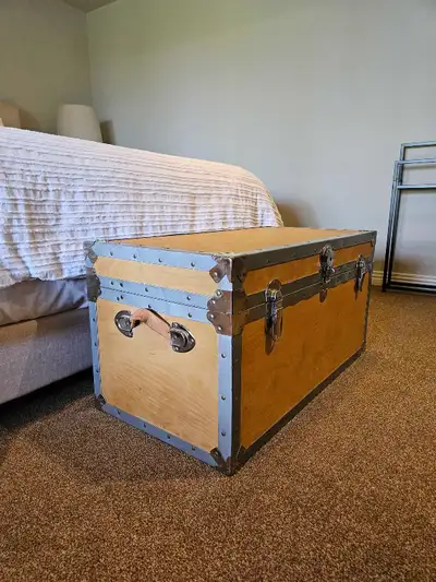 cedar lined trunk, View more