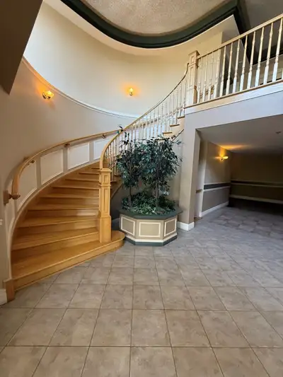 Bright and Beautiful 2 Bedroom Unit in Portland Hills