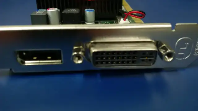 AMD Radeon R5 340X 2GB DDR3 PCI-Express Graphics Video Card in System Components in Mississauga / Peel Region - Image 3