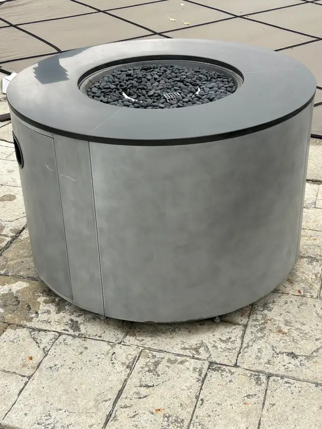 Outdoor propane firepit in BBQs & Outdoor Cooking in Ottawa - Image 3
