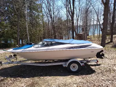 1998 Wellcraft Excel 19SX Bowrider. 19ft OAL. 7.4Ft Beam. 4.3L V6 Mercruiser with Alpha One outdrive...
