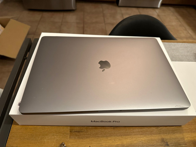 MacBook Pro 16 2019 | 512gb/16gb/i7 in Laptops in Gatineau - Image 2