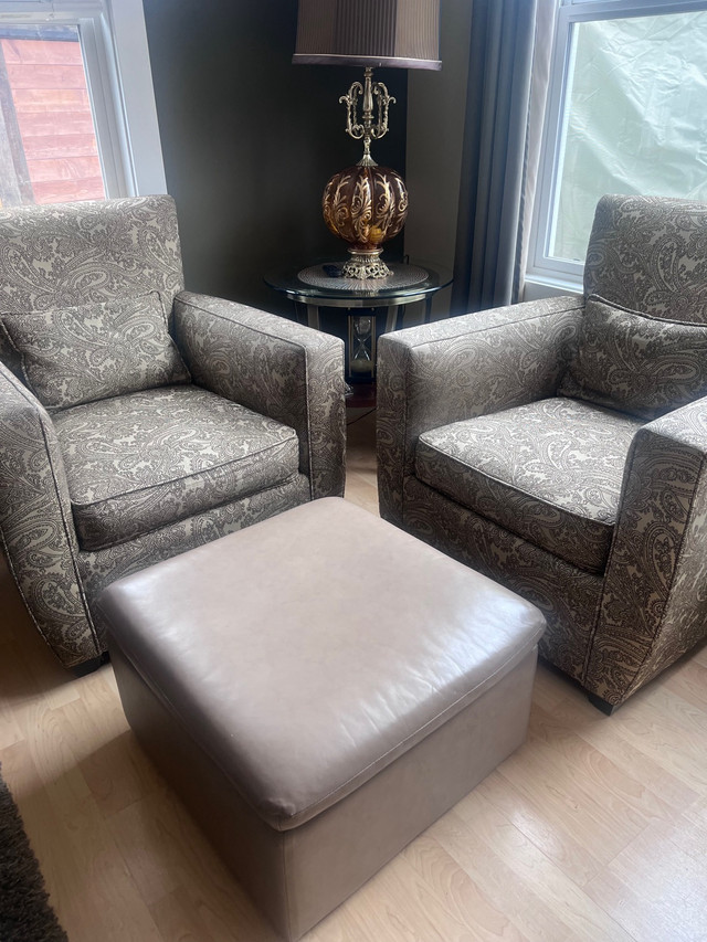 Beige ottoman  in Chairs & Recliners in Edmonton - Image 2