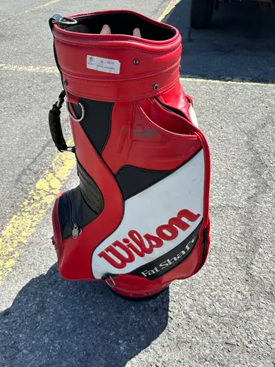 Selling a Red Wilson Golf Bag Fat Shaft. Broken zipper (see 3rd picture) Pick up only Location: Inne...