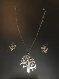 Beautiful Tree Necklace & Earrings - Only $5!
