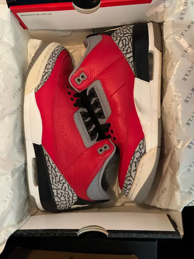 Air Jordan 3 SE Unite, Size 10 in Men's Shoes in City of Toronto - Image 2