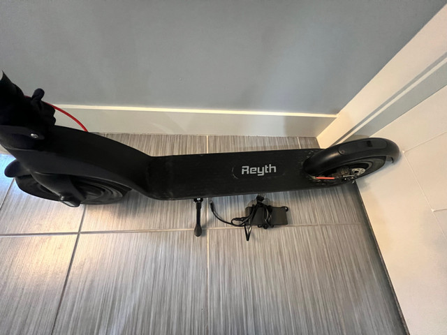 Reyth R-40S  Electic Scooter - lightly used  in Other in Burnaby/New Westminster - Image 2